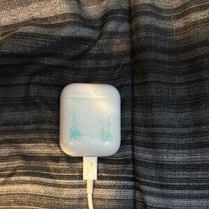 Apple AirPods Charging Case - White